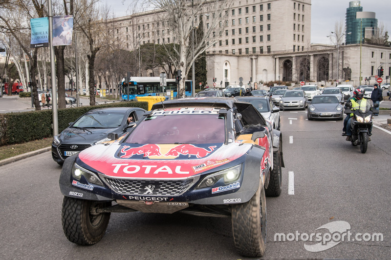 Carlos Sainz, Lucas Cruz, Peugeot Sport in the streets of Madrid