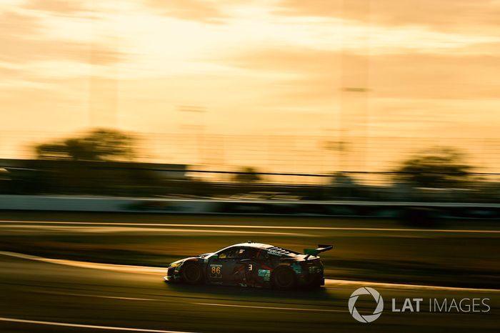 #86 Michael Shank Racing Acura NSX, GTD: Katherine Legge, Alvaro Parente, Trent Hindman, A.J. Allmendinger