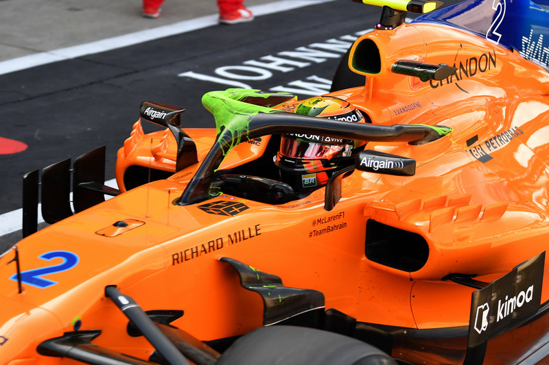 Stoffel Vandoorne, McLaren MCL33 avec de la peinture Flo-Vis sur le halo