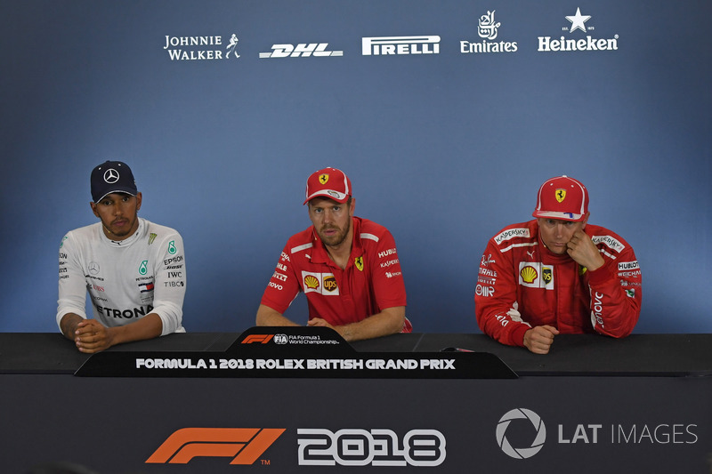 Lewis Hamilton, Mercedes-AMG F1, Sebastian Vettel, Ferrari, Kimi Raikkonen, Ferrari en conférence de presse