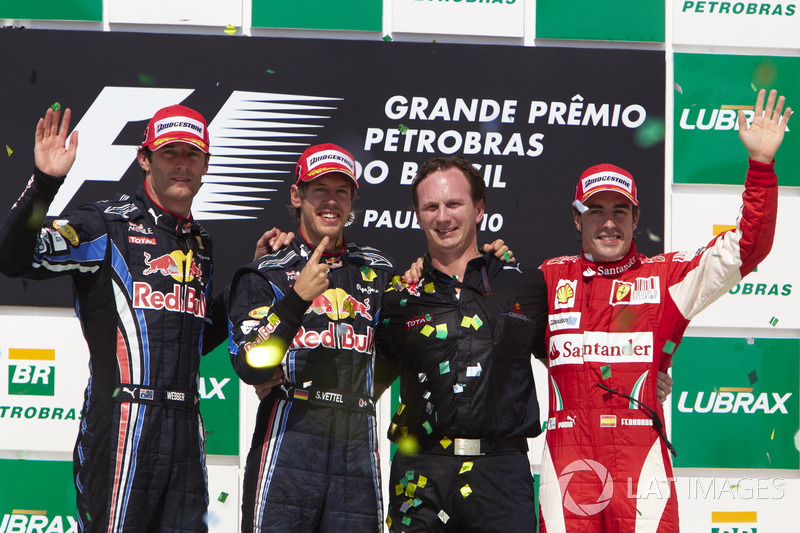 2010. Інтерлагос. Подіум: 1. Себастьян Феттель, Red Bull Renault. 2. Марк Веббер, Red Bull Renault. 3. Фернандо Алонсо, Ferrari