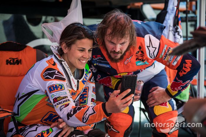 #15 KTM Racing Team: Laia Sanz, #8 Red Bull KTM Factory Team: Toby Price