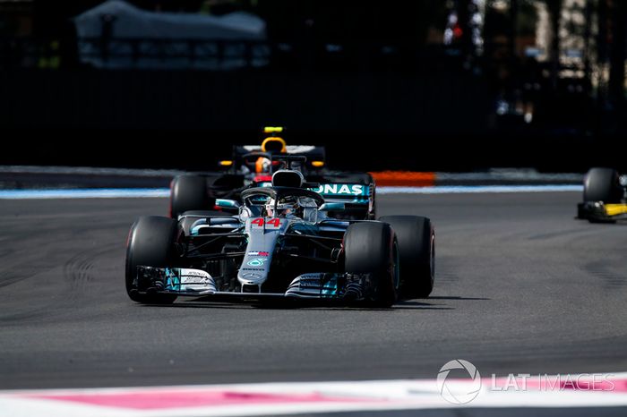 Lewis Hamilton, Mercedes AMG F1 W09, Max Verstappen, Red Bull Racing RB14