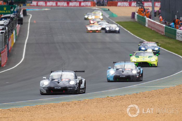 #88 Dempsey Proton Competition Porsche 911 RSR: Matteo Cairoli, Khaled Al Qubaisi, Giorgio Roda, #77 Proton Competition Porsche 911 RSR: Christian Ried, Julien Andlauer, Matt Campbell