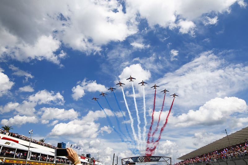 The French Air Force display above the grid
