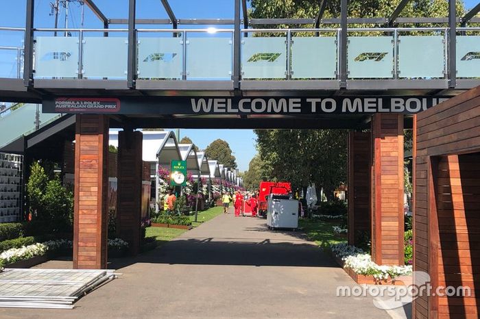 Entrada al paddock de Melbourne