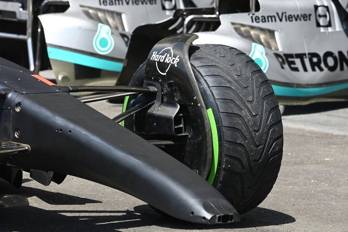 Detalle delantero del Red Bull Racing RB18, suspensión delantera