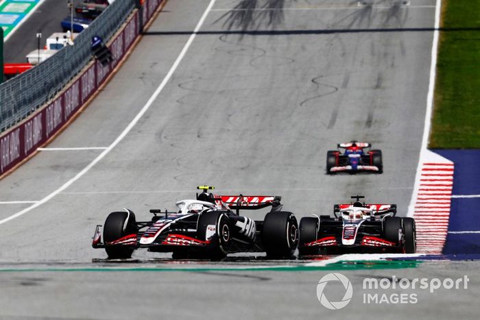 Nico Hulkenberg, Haas VF-24, Kevin Magnussen, Haas VF-24, Daniel Ricciardo, RB F1 Team VCARB 01