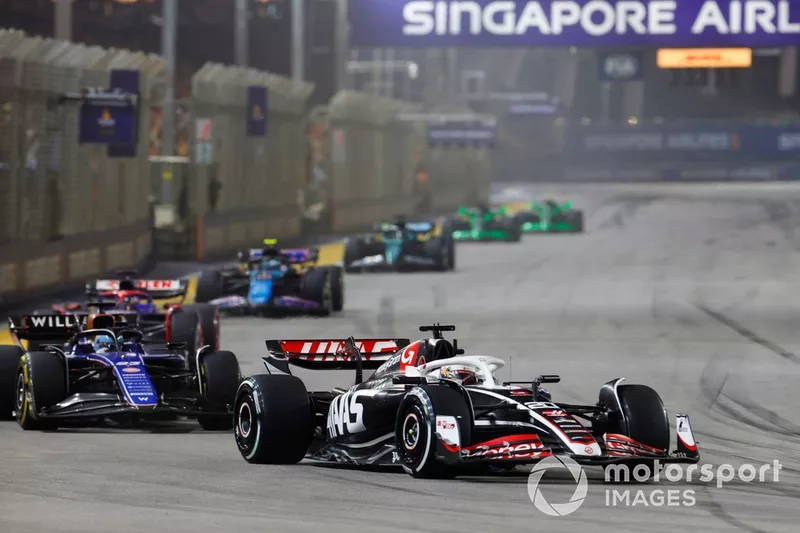 Kevin Magnussen, Haas VF-24, Alex Albon, Williams FW46, Daniel Ricciardo, RB F1 Team VCARB 01