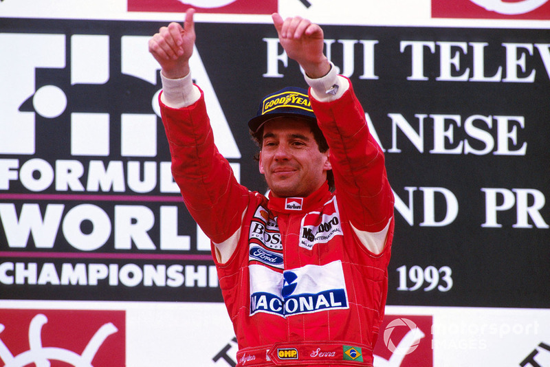 Podio: ganador de la carrera Ayrton Senna, McLaren