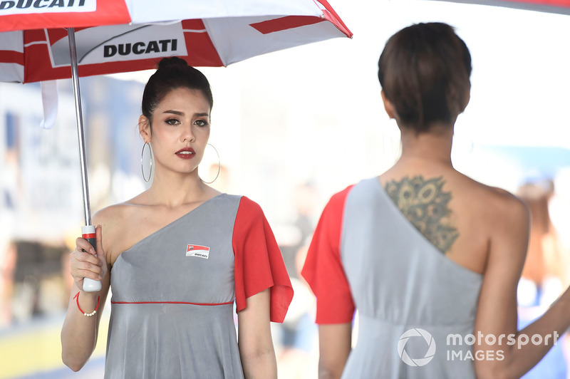 Rajtrácslányok a Thai Nagydíjról