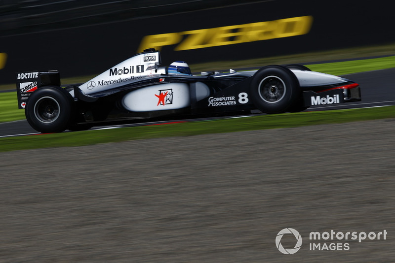 Mika Hakkinen, McLaren MP4-13 lors des Legends F1 30th Anniversary Lap Demonstration