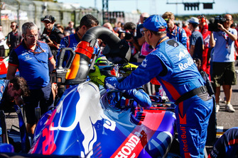 Engineers work on the car of Brendon Hartley, Toro Rosso STR13, on the grid