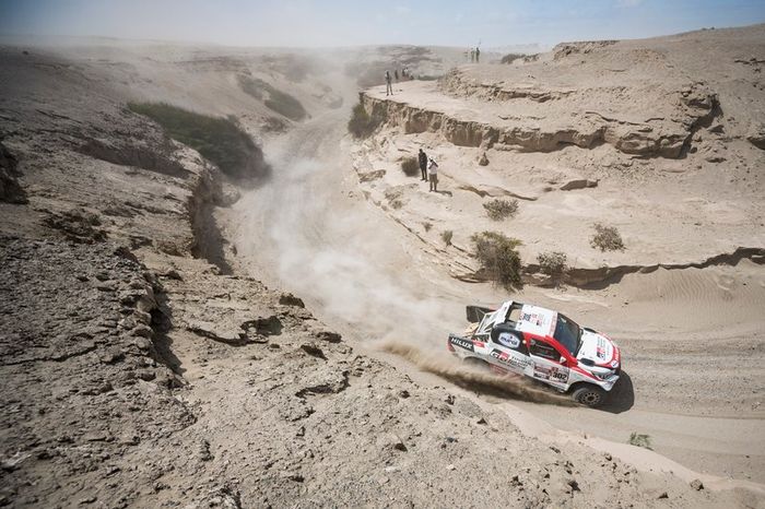 #302 Toyota Gazoo Racing Toyota Hilux: Giniel de Villiers, Dirk von Zitzewitz