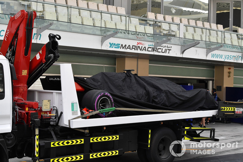 La monoposto di Pietro Fittipaldi, Haas F1 Team VF-18, viene riportata ai box
