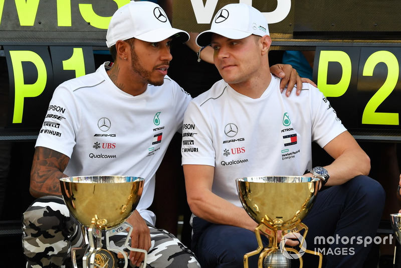 Ünneplés a garázs előt - Szocsi - Orosz Nagydíj - F1 2018