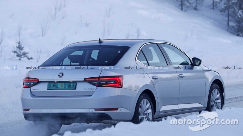 Шпигунське фото Skoda Superb 2019 року