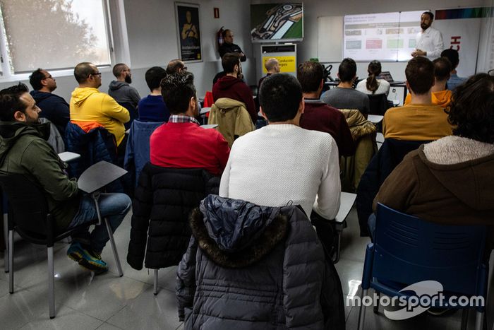 II Curso de Conducción y Nuevas Tecnologías BOSCH - Motor1.com España - Motorsport.com 