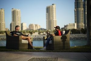 Marc Márquez, Equipo Ducati con Oriol Puigdemont, Motorsport.com MotoGP-Editor