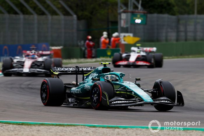 Sebastian Vettel, Aston Martin AMR22, Valtteri Bottas, Alfa Romeo C42, Mick Schumacher, Haas VF-22