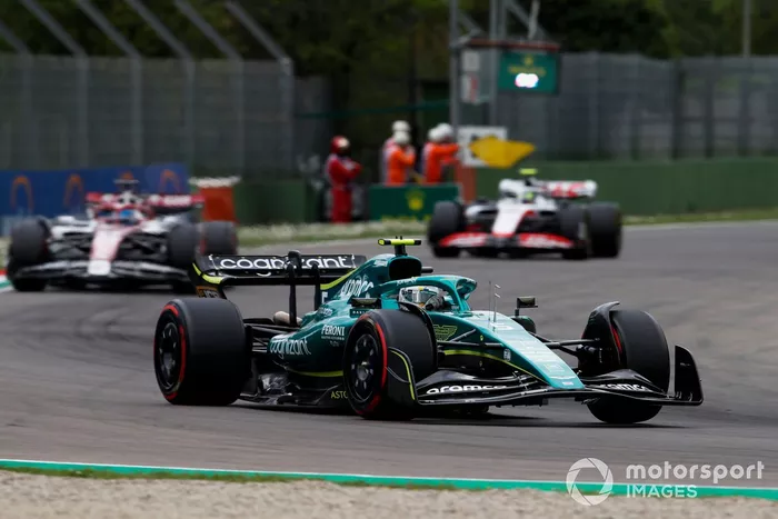 Sebastian Vettel, Aston Martin AMR22, Valtteri Bottas, Alfa Romeo C42, Mick Schumacher, Haas VF-22