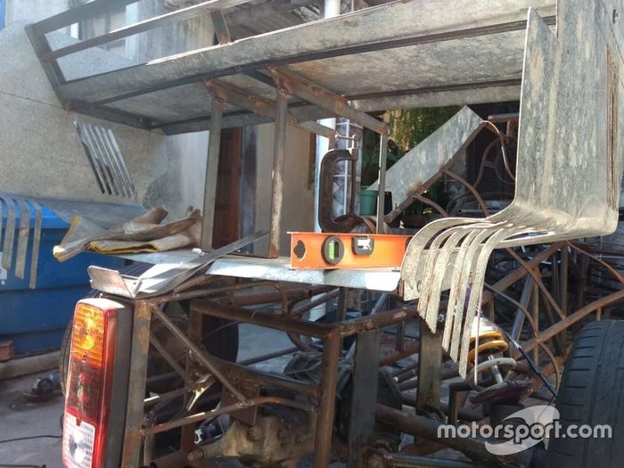 Carro de Fórmula 1 feito por Manoel Luiz