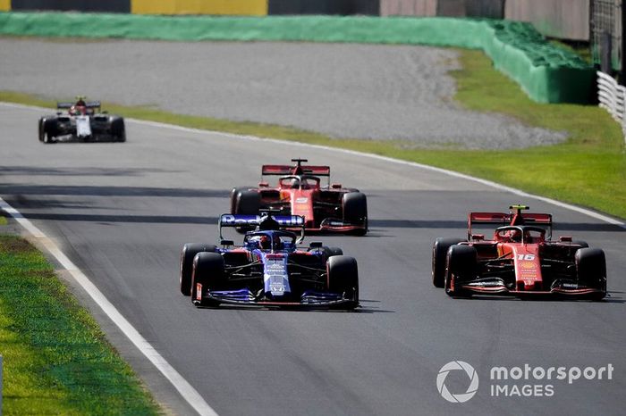 Daniil Kvyat, Toro Rosso STR14, precede Charles Leclerc, Ferrari SF90, Sebastian Vettel, Ferrari SF90, e Antonio Giovinazzi, Alfa Romeo Racing C38