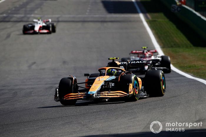 Lando Norris, McLaren MCL36, Zhou Guanyu, Alfa Romeo C42, Mick Schumacher, Haas VF-22