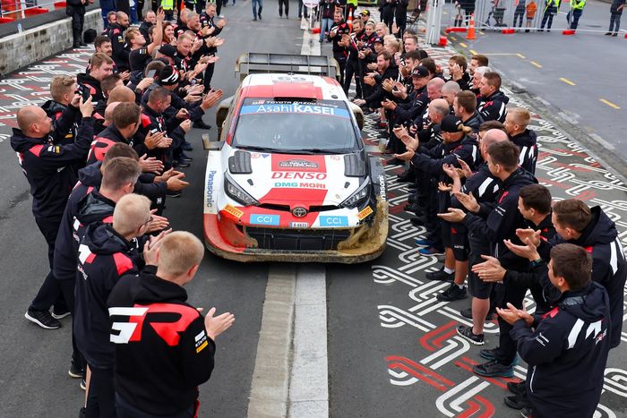 Campeón Kalle Rovanpera, Jonne Halttunen, Toyota Gazoo Racing WRT Toyota GR Yaris Rally1