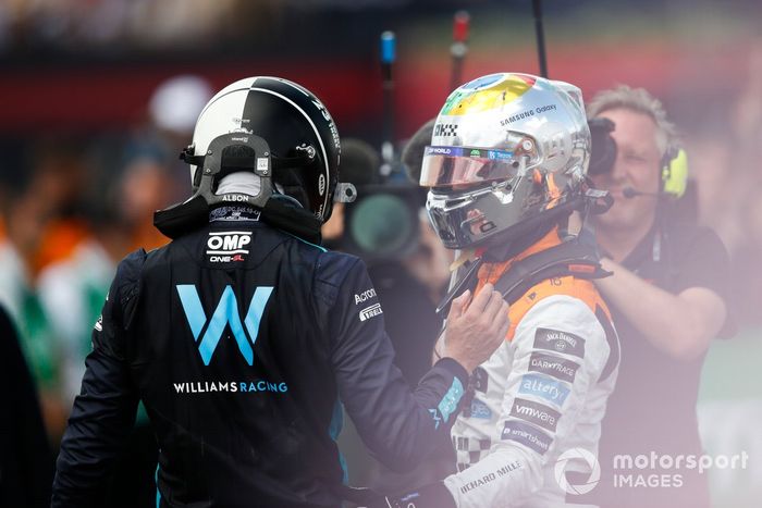 Lando Norris, McLaren, 2ª posición, celebra su llegada a Parc Ferme