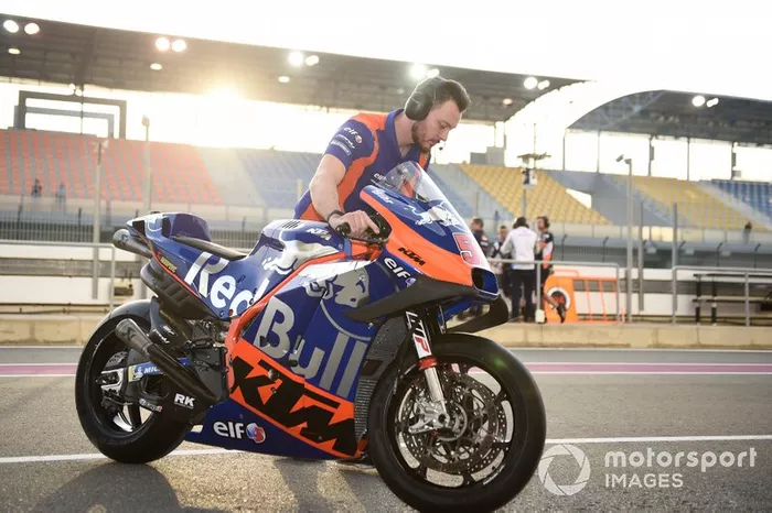 Mecánico de Red Bull KTM Tech 3