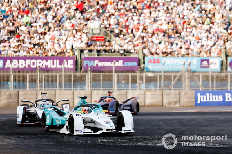 Oliver Turvey, NIO Formula E Team, NIO Sport 004 y Jose Maria Lopez, GEOX Dragon Racing, Penske EV-3