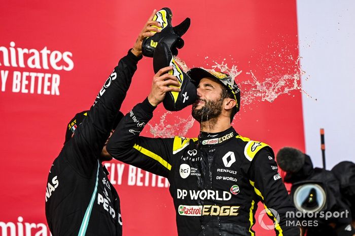Race Winner Lewis Hamilton, Mercedes-AMG F1 and Daniel Ricciardo, Renault F1 celebrate on the podium with a shoey