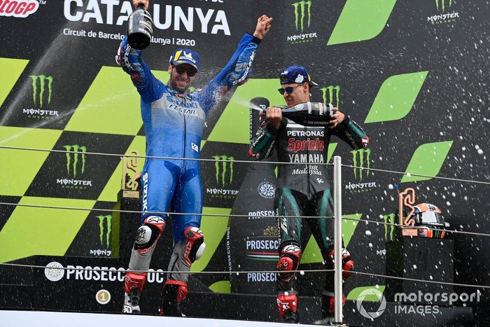 Podio: ganador Fabio Quartararo, Petronas Yamaha SRT, y tercer lugar Alex Rins, Team Suzuki MotoGP
