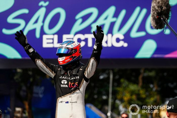Mitch Evans, Jaguar Racing , 1ª posición, celebra la victoria