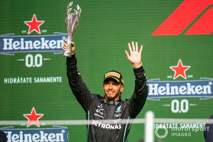 Podio: segundo lugar Lewis Hamilton, Mercedes AMG