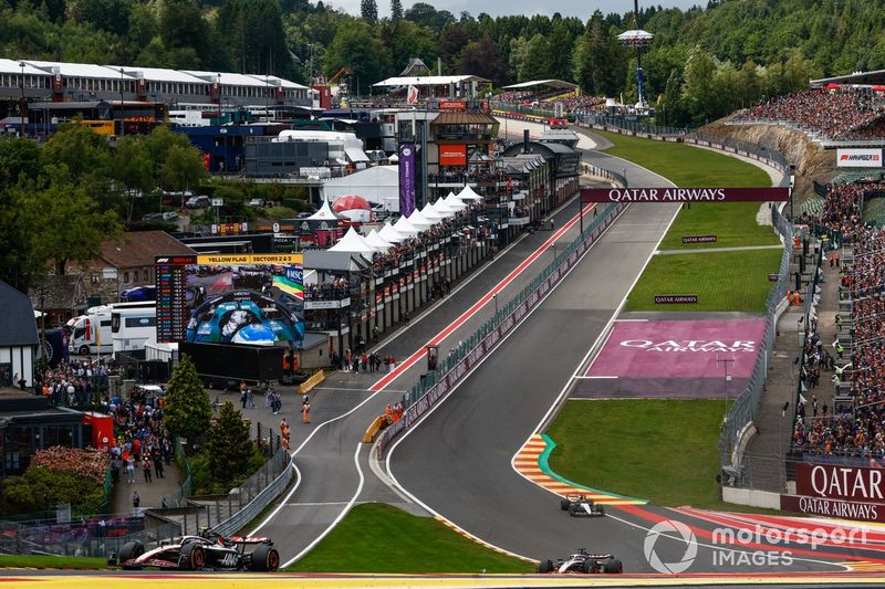 Nico Hulkenberg, Haas VF-23, Kevin Magnussen, Haas VF-23, Daniel Ricciardo, AlphaTauri AT04