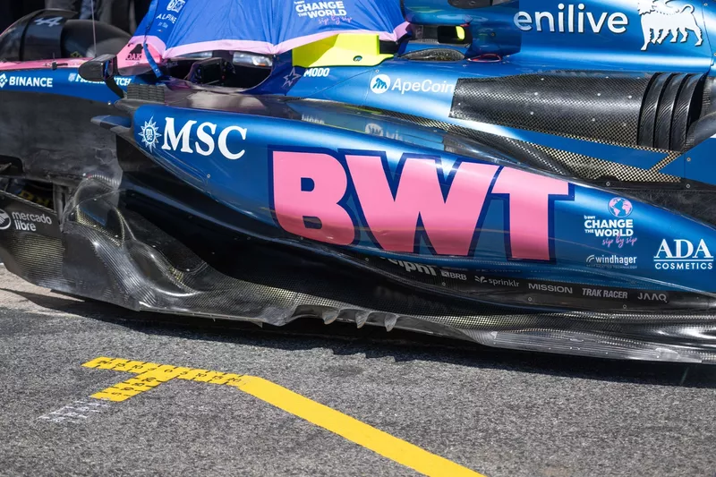 Alpine A525 technical detail