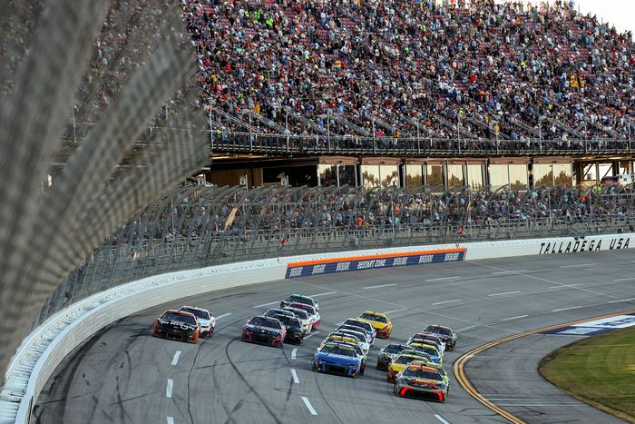 Chase Briscoe, Joe Gibbs Racing Toyota, Kyle Larson, Hendrick Motorsports Chevrolet, Carson Hocevar, Spire Motorsports Chevrolet, Chris Buescher, Roush Fenway Keselowski Racing Ford