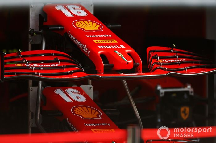 Los conos de la nariz del monoplaza de Charles Leclerc Ferrari SF1000 apilados