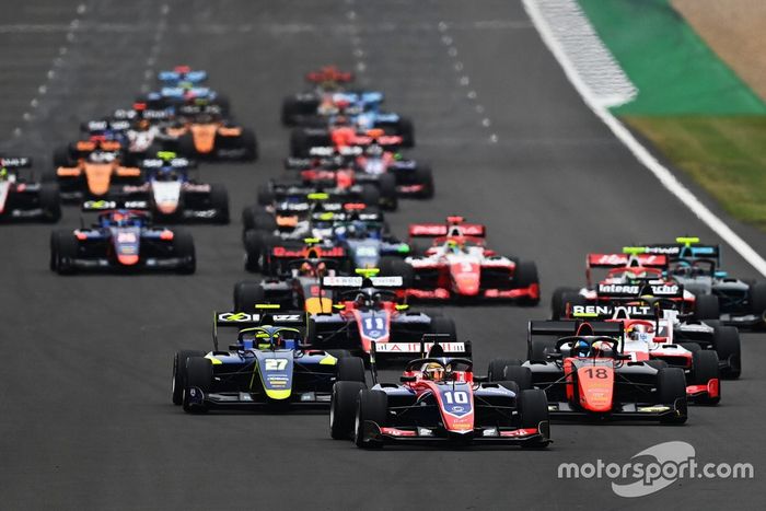 Salida de la F3 en Silverstone