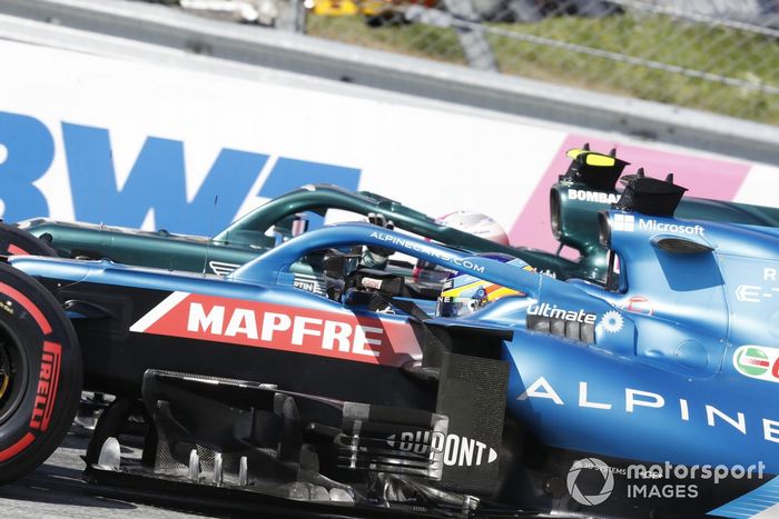 Fernando Alonso, Alpine A521, Sebastian Vettel, Aston Martin AMR21