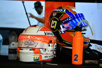 Stoffel Vandoorne ve Lando Norris'in kaskları, McLaren