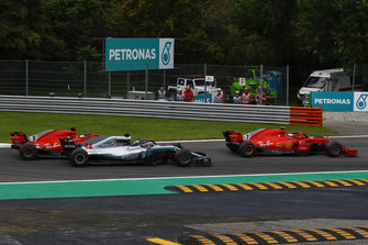 Sebastian Vettel, Ferrari SF71H, Lewis Hamilton, Mercedes AMG F1 W09 ve Kimi Raikkonen, Ferrari SF71H