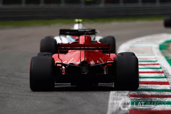 Sergey Sirotkin, Williams FW41, Sebastian Vettel, Ferrari SF71H