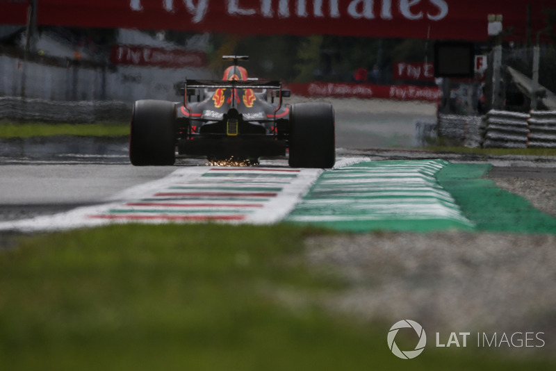 Daniel Ricciardo, Red Bull Racing RB14 sparks