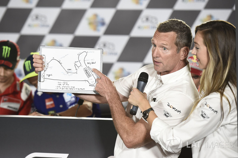 Simon Crafar, con il disegno del suo circuito ideale