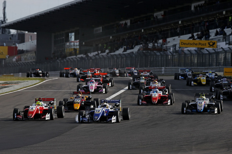 Arrancada, Mick Schumacher, PREMA Theodore Racing Dallara F317 - Mercedes-Benz, Nikita Troitskiy, Carlin Dallara F317 - Volkswagen