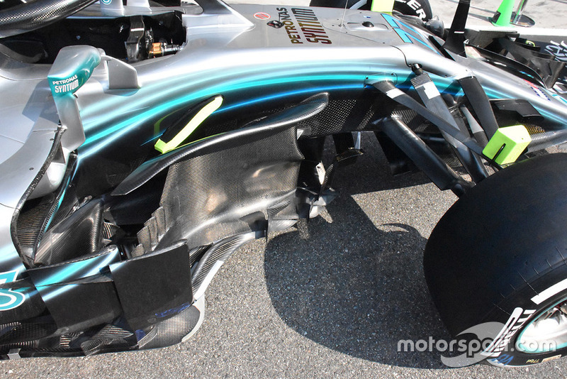 Боковий дефлектор Mercedes AMG F1 W09