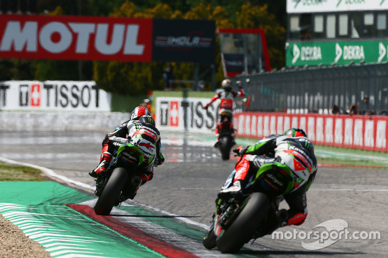 Race winner Chaz Davies, Ducati Team, second place Jonathan Rea, Kawasaki Racing, third place Tom Sykes, Kawasaki Racing